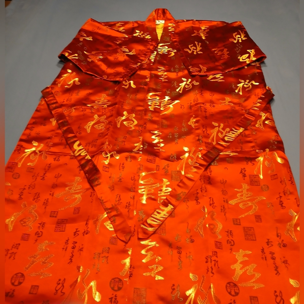 NWOT Lian Lin Red / Gold Silk Kimono Robe w/Belt. Never Worn.